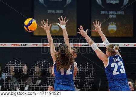 Istanbul, Turkiye - November 06, 2022: Hande Naz Simsek And Ilka Van De Vyver In Action During Vakif