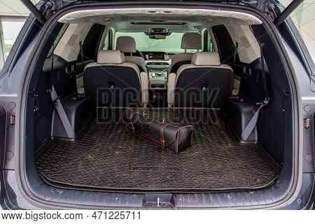 Moscow, Russia - December 18, 2021 Hyundai Palisade (lx2)  Model Huge, Clean And Empty Car Trunk In 