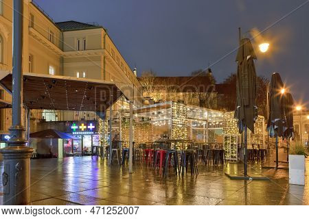 Vilnus, Lithuania- November 11, 2022: Old Caffee On Street Of Christmas Vilnius , Lithuania