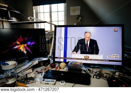 Paris, France - Feb 21, 2023: Busy Creative It Desk With Displays Streaming On Pc Krym 24 Station Di