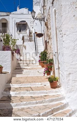 Vicolo in Ceglie Messapica. Puglia. Italia meridionale.