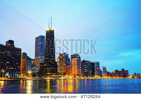 Downtown Chicago, Il At Sunset