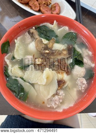 Malaysia Mee Hoon Kueh: A Chewy Hand-torn Noodle Server With Anchovies-based Soup, Minced Pork, Frie