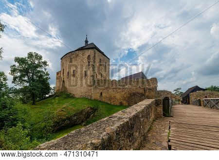 Ruin Of King´s Castle Tocnik (točník) In Central Bohemia - Czech Republic. It Was Built By The Czech