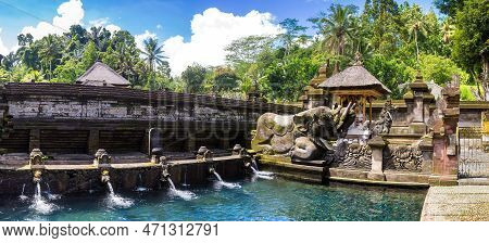 Panorama Of  Pool Holy Water In Pura Tirta Empul Temple On Bali, Indonesia
