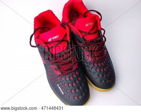 Perak, Malaysia, Febuary 22 2023: Yonex Tru Cushion Bubble Out Black Red Isolated On White Backgroun