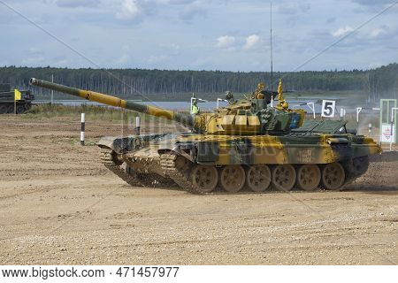 Alabino, Russia - August 27, 2020: Tank T-72b3 Of The Kazakh Team Passes The Tank Biathlon Track. Fr