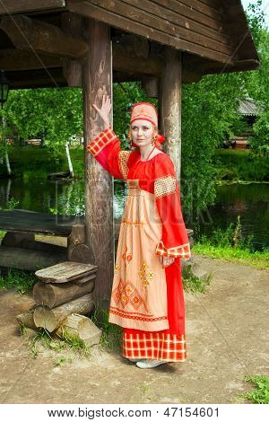 Portret młodej kobiety, piękne
