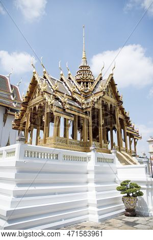 Phra Tinang Aporn Phimok Prasat Pavilion In The Grand Palace In Bangkok. The Palace Has Been The Off