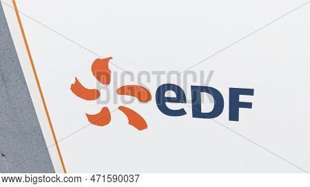 Bordeaux , Aquitaine  France - 02 22 2023 : Edf Logo Brand And Text Sign Facade Building Office Elec