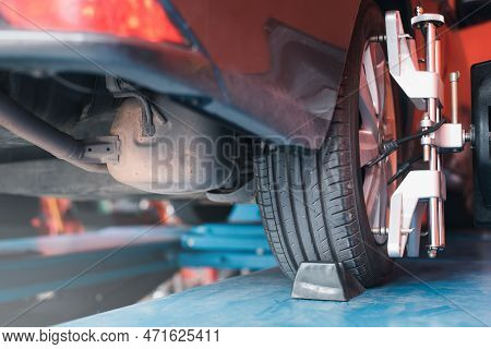 Indoor Car Wheel Maintenance, Repair, And Servicing Facility With 3d Wheel Alignment And Laser Senso