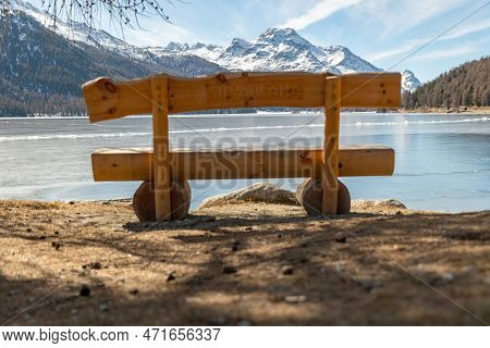 Silvaplana, Switzerland, February 21, 2023 Place To Rest With A Cozy Bench At The Coast Of The Lake 