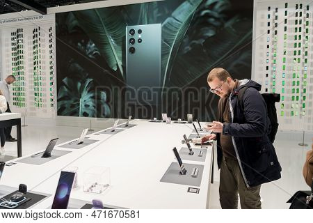 Barcelona , Spain - February 27 2023: Mobile World Congress 2023 In Barcelona. Booth Or Stand Of Sam
