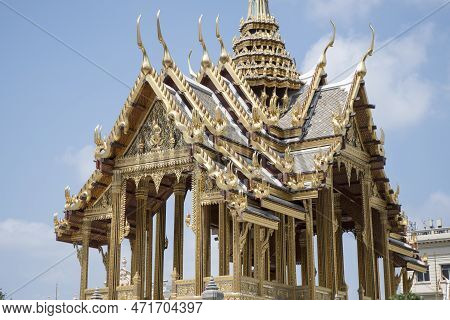 Phra Tinang Aporn Phimok Prasat Pavilion In The Grand Palace In Bangkok. The Palace Has Been The Off