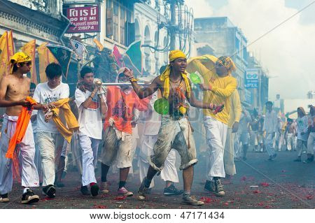 PHUKET, Thajsko - 23 října: neznámý účastník průvodu 23 října 2012 vegetarián Festiva