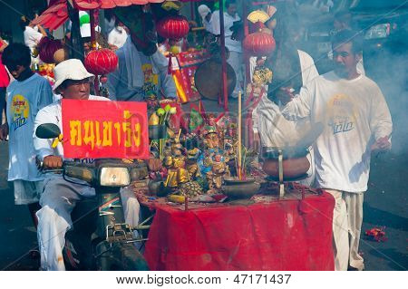 PHUKET, Thajsko - 23 října: neznámý účastník průvodu 23 října 2012 vegetarián Festiva