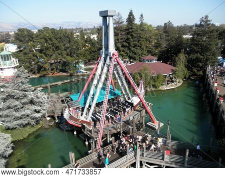 Santa Clara, California - August 7, 2010: Setting Sail For Adventure! Thrill-seekers Board The Swing