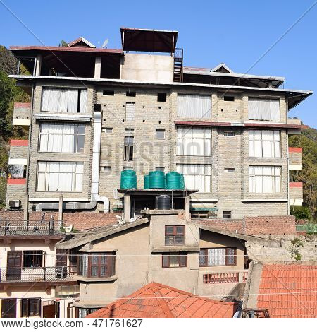 Early Morning View Of Modern Rooftop Restaurant At Kasauli, Himachal Pradesh In India, View Of Mount