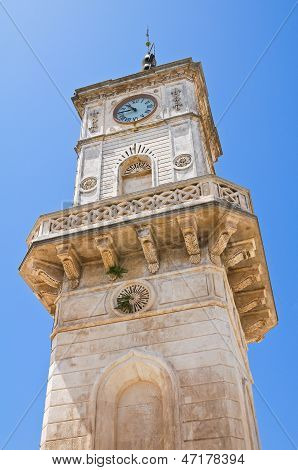 Torre dell'orologio. Ceglie Messapica. Puglia. Italia.