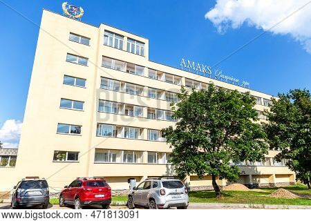 Valdai, Russia - August 6, 2022: Amaks Hotel Valdayskiye Zori In Summer Day. Comfortable Hotel On Th