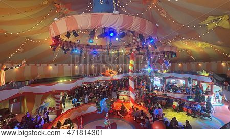 Orlando Fl - Dec 30: Circus Mcgurkus Cafe Stoo-pendous At Universal Islands Of Adventure In Orlando,