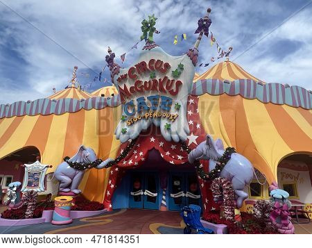 Orlando Fl - Dec 30: Circus Mcgurkus Cafe Stoo-pendous At Universal Islands Of Adventure In Orlando,