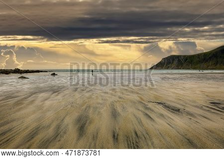 Flakstad Beach
