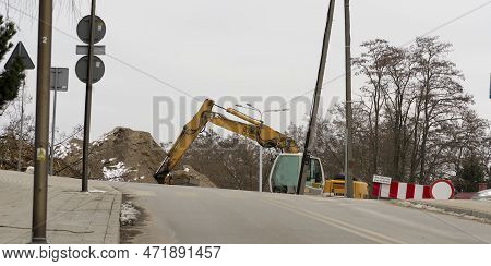 Ostrowiec Swietokrzyski February 10, 2023 At 12: 01. Powerful Orange Excavator Liebherr Kicks The Gr