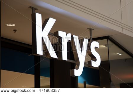 Bordeaux , Aquitaine  France - 02 25 2023 : Krys Optic Center Brand Sign And Text Logo Store Facade 