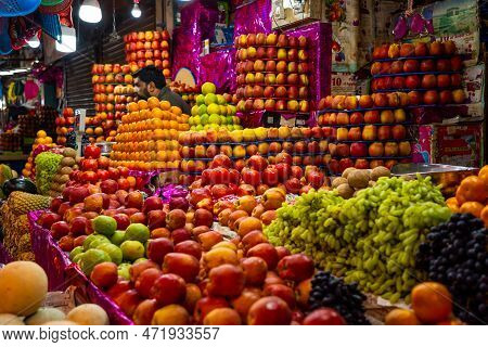 Mysore, India - 12.01.2023: Fruit Stall In The Century Old Market In Mysore, Karnataka, India. Hight