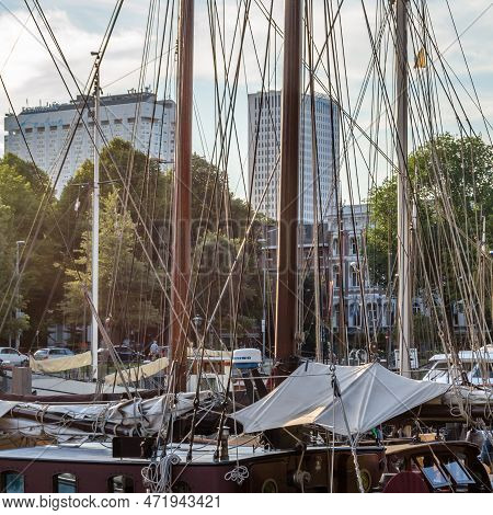Rotterdam, The Netherlands - August 26, 2013: View Of The Veerhaven, One Of The Many Ports In Rotter