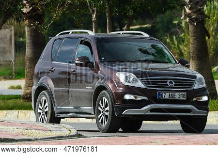 Side, Turkey -january 27, 2023:   Black Ssangyong Kyron  Is Driving Fast On The Street On A Warm A D