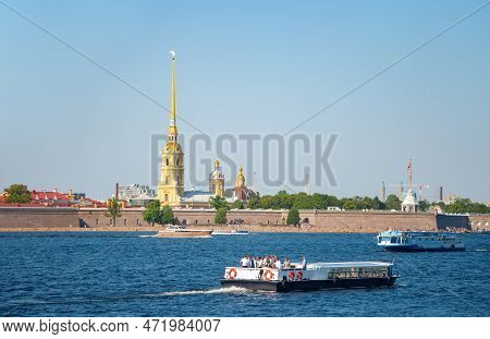 St. Petersburg, Russia - August 17 , 2022: Peter And Paul Fortress On Zayachy Island. . High Quality
