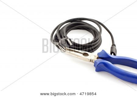 Kabel HDMI a kleště
