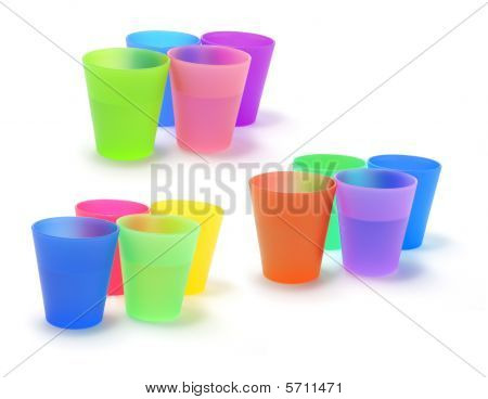 Plastik renkli bardak