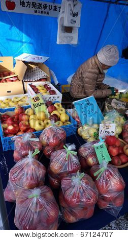 Jinya-mae Morning Market is in front of Takayama Jinya