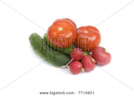 Grupo de verduras sobre fondo blanco