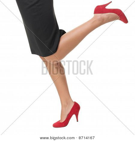 Nohy běží na vysokých podpatcích