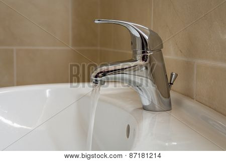 Bathroom Sink Tap With Running Water