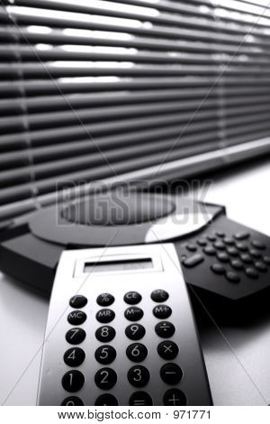 Calcolatrice e telefono