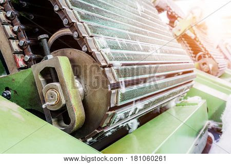 Features of carding machine in textile mill