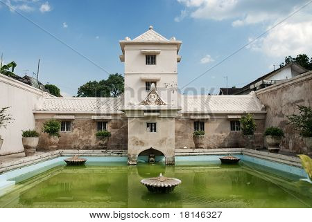 Laghetto interno del Palazzo In Indonesia solista