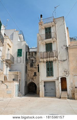 Characteristic alleyway of Conversano. Puglia. Southern Italy.