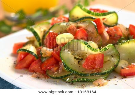 Zucchine con pomodoro e mais