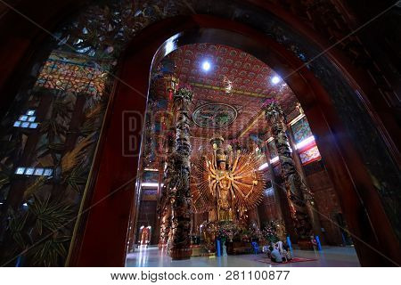 Kanchanaburi.thailand,jan 24,2019 ,take Photo Man And Woman With Large Guan Yin Bodhisattva Carved F