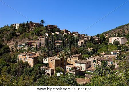 maleriske og historiske by Deia i Tramuntana, Mallorca, Spanien