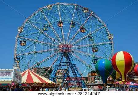 Brookyln, New York - May 10, 2018: View Of The Wonder Wheel, A Famous Ferris Wheel In Luna Park On C