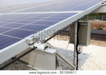 On Ground Solar With Grounding And End Clamps Installation