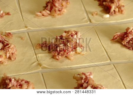 Kyrgyz Ravioli, A Woman Doing Ravioli, Meat Ravioli, Pasty Woman Who.make Ravioli With Dough.