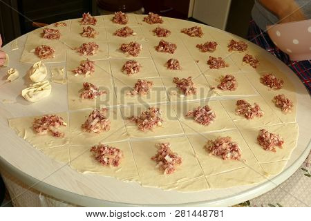 Kyrgyz Ravioli, A Woman Doing Ravioli, Meat Ravioli, Pasty Woman Who.make Ravioli With Dough.